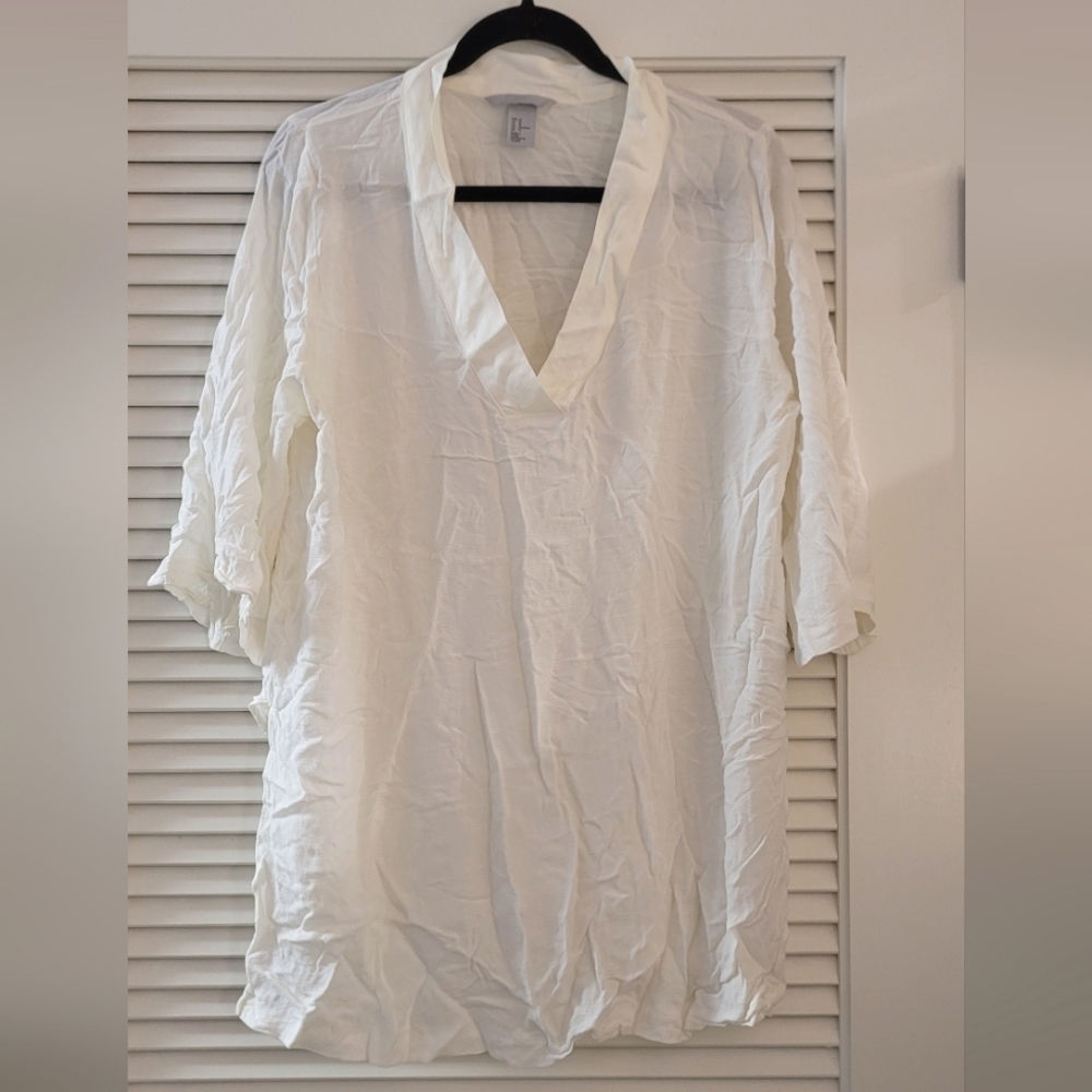 H&M - (Plus-Size) White V-Neck Lightweight Top